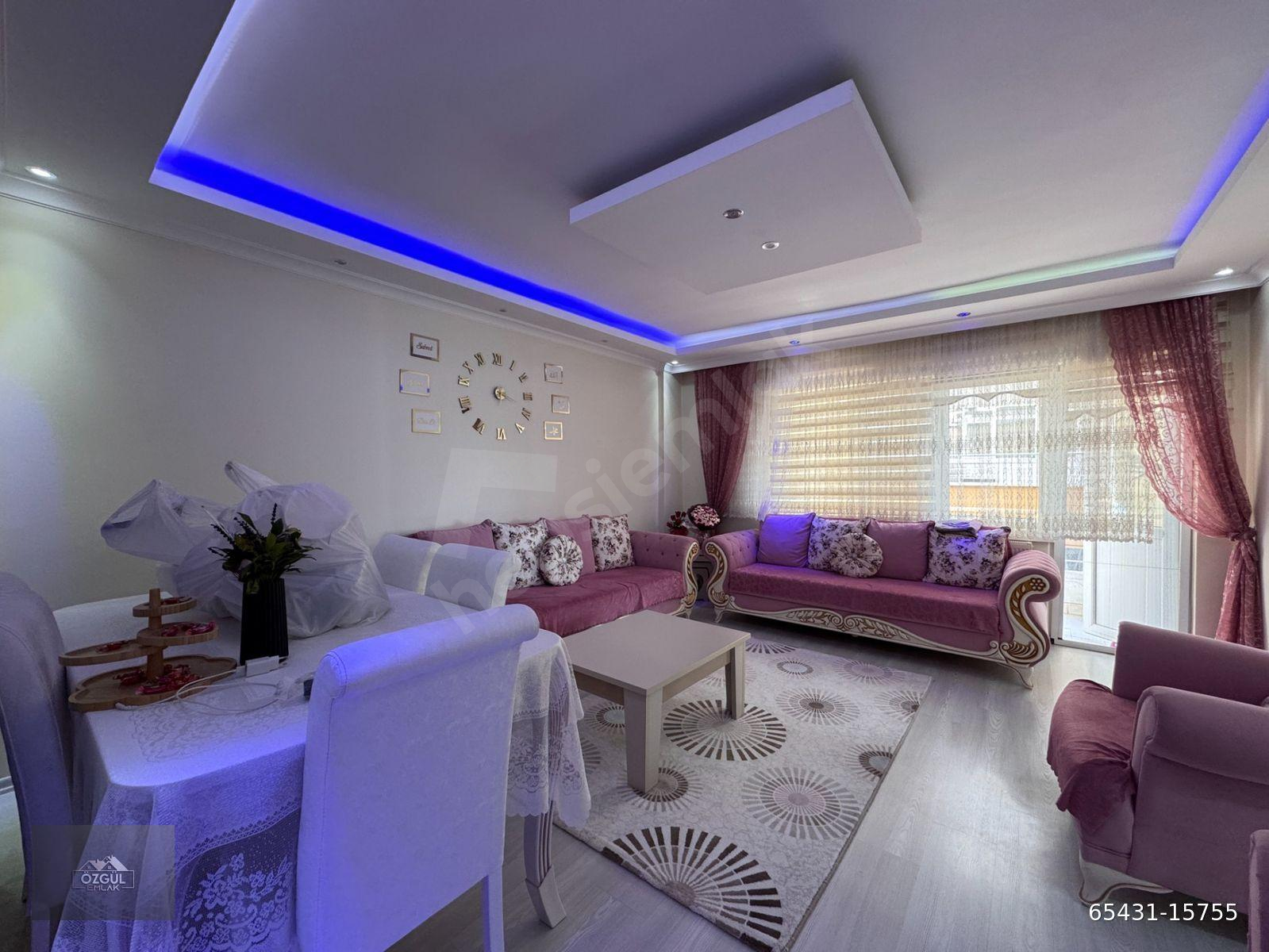 ÖZGÜL EMLAK'tan MERKEZİ KONUMDA FULL YAPILI MASRAFSIZ ORTA KAT 3+1 DAİRE