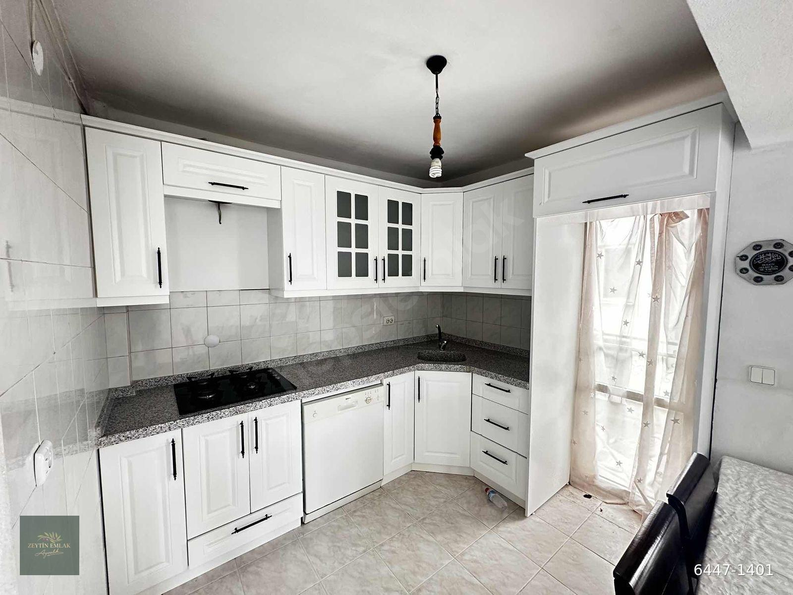 ZEYTİN EMLAK'TAN | MERKEZDE DENİZE YAKIN 3+1 GENİŞ FIRSAT DAİRE