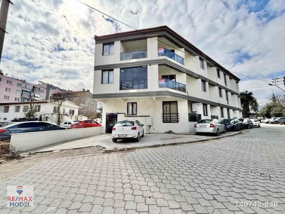 REMAX MODEL DEN DEVLET HASTANESİ YAKININDA 1+1 SATILIK APART