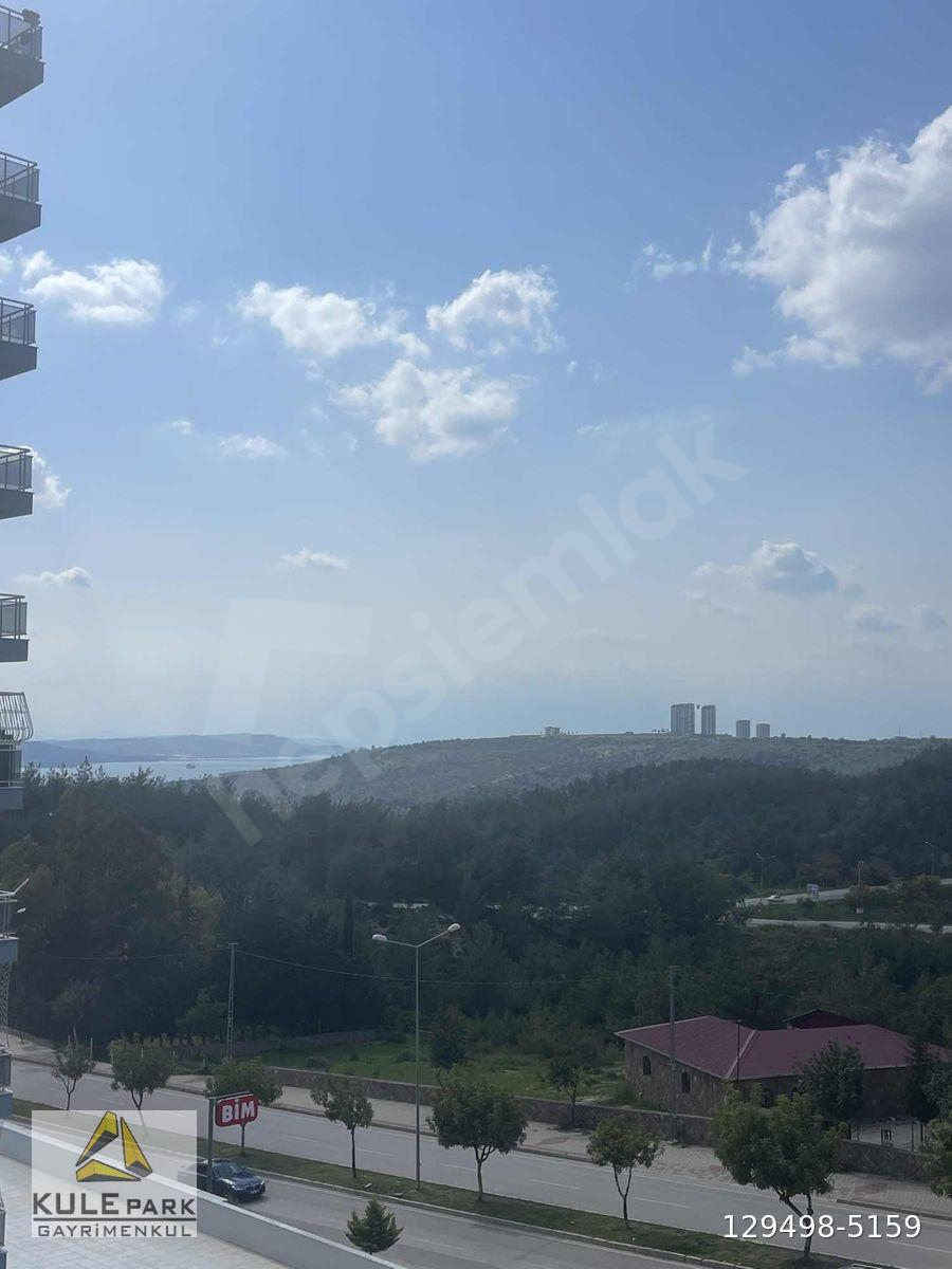CARKIPARE'DE BULVAR USTU GOL VE DOGA MANZARALI LUX SITEDE 1+1
