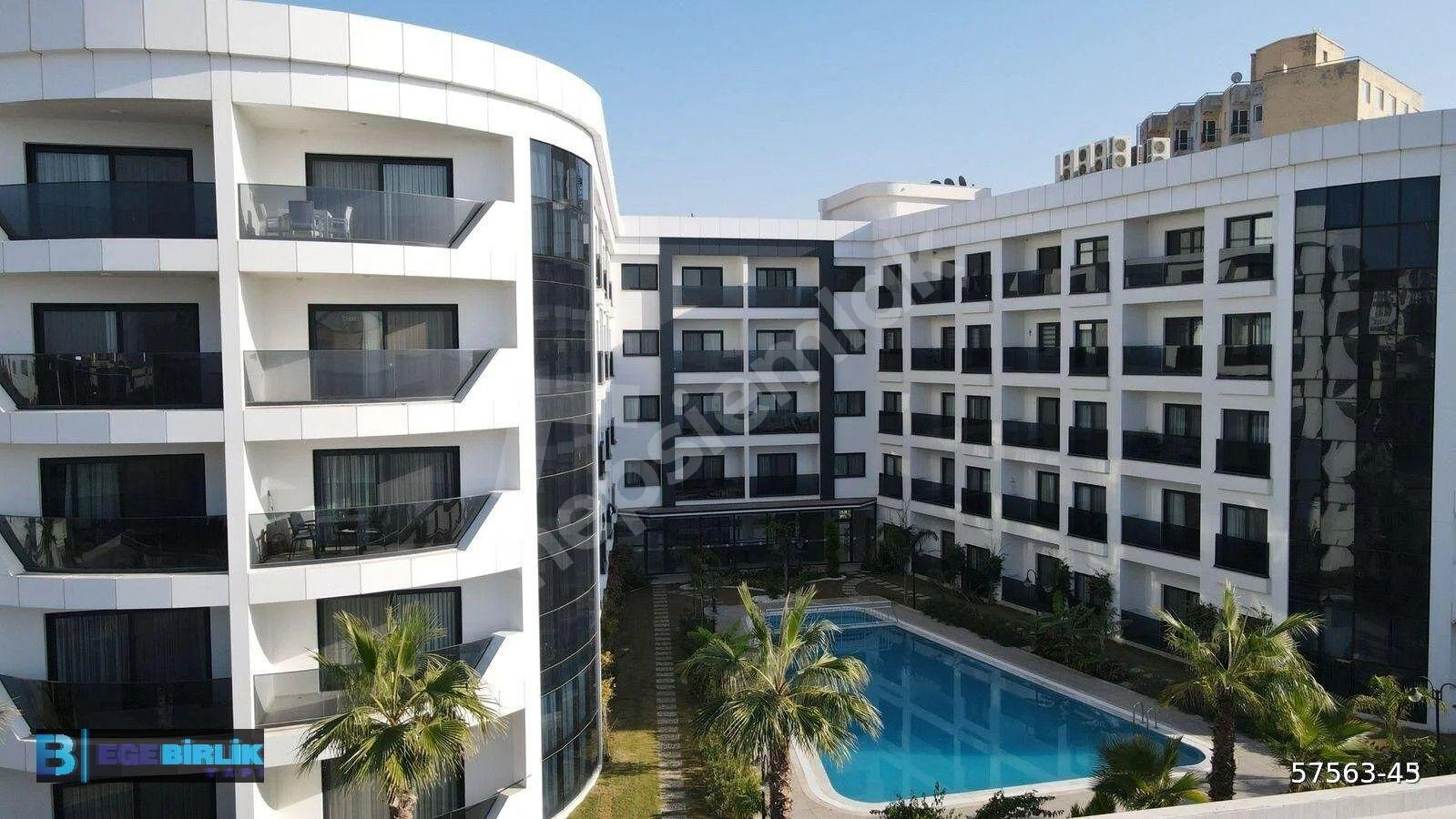 Kuşadası'nda Denize Sadece 20 Metre Mesafede, 7/24 Güvenlikli, Kapalı Otoparklı, Havuzlu Lüks Daire