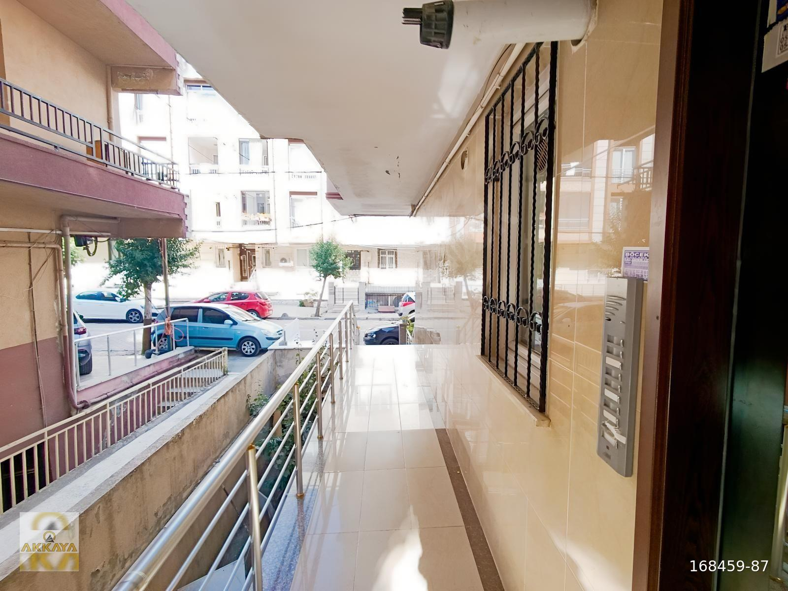 METROBÜSE 5 DAKİKA 1+1 ÇATI KATI DAİRE