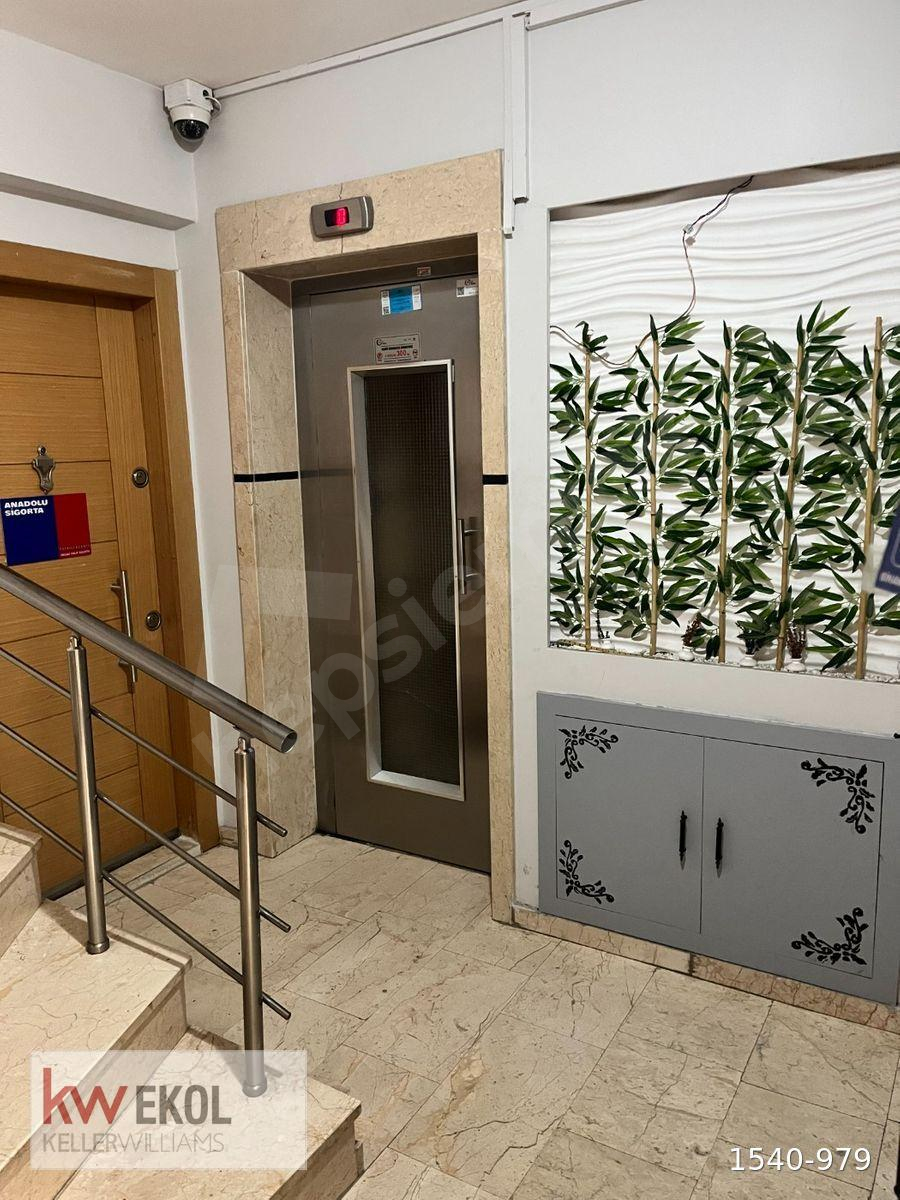 Merkezi & Huzurlu: Göztepe’de Ulaşım Kolaylığı Sunan Kombili 3+2 Kiralık Dubleks