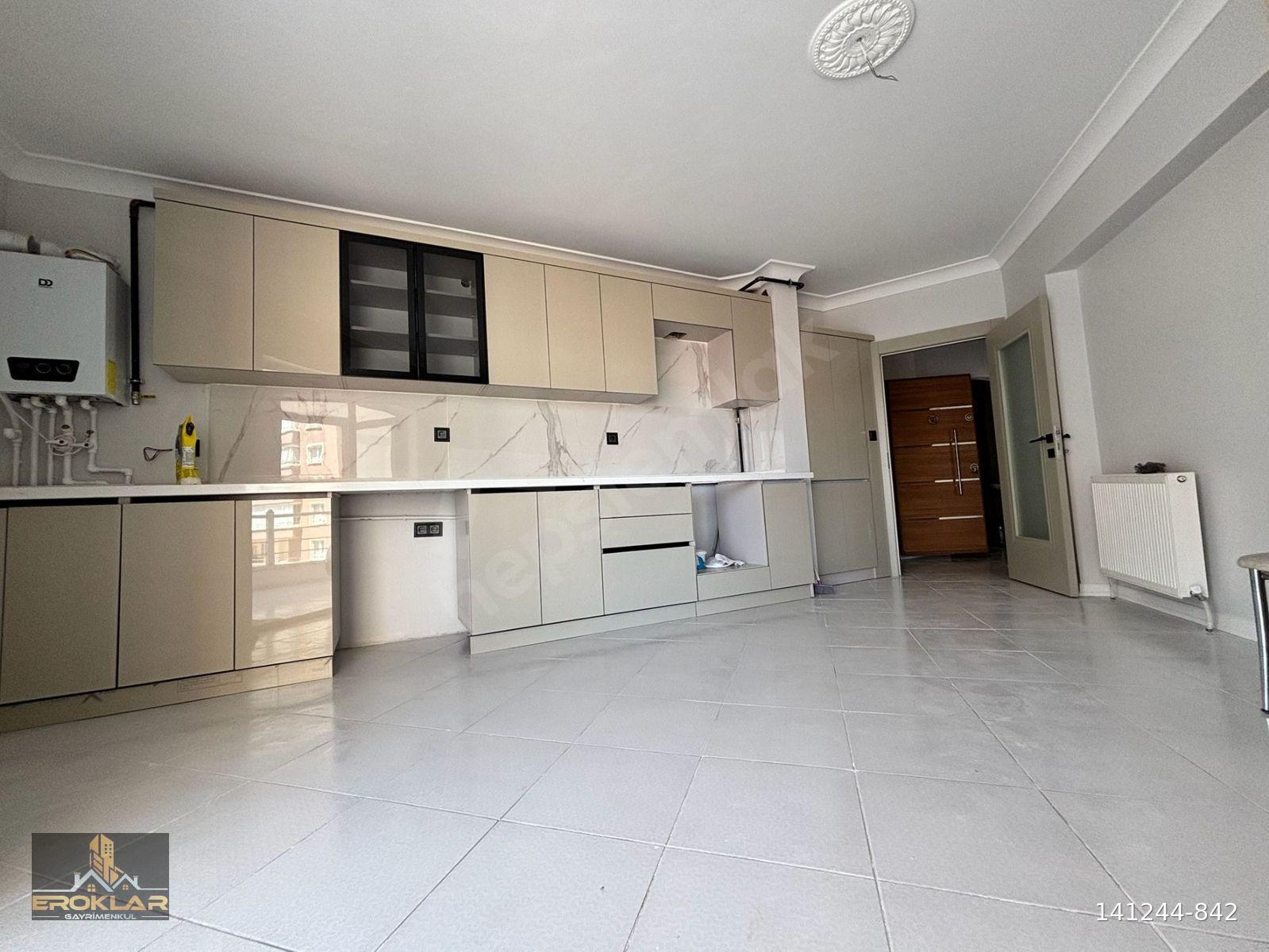 EROKLARDAN YENİMAHALLE'DE SİTE İÇİNDE TERAS BALKON MERKEZİ KONUM E.BANYO 3+1