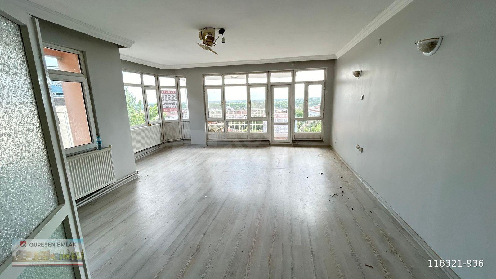 ANA CADDE ÜZERİ KELEBEK MOBİLYA YANINDA 2 BALKONLU ARA KAT 4+1 KİRALIK DAİRE