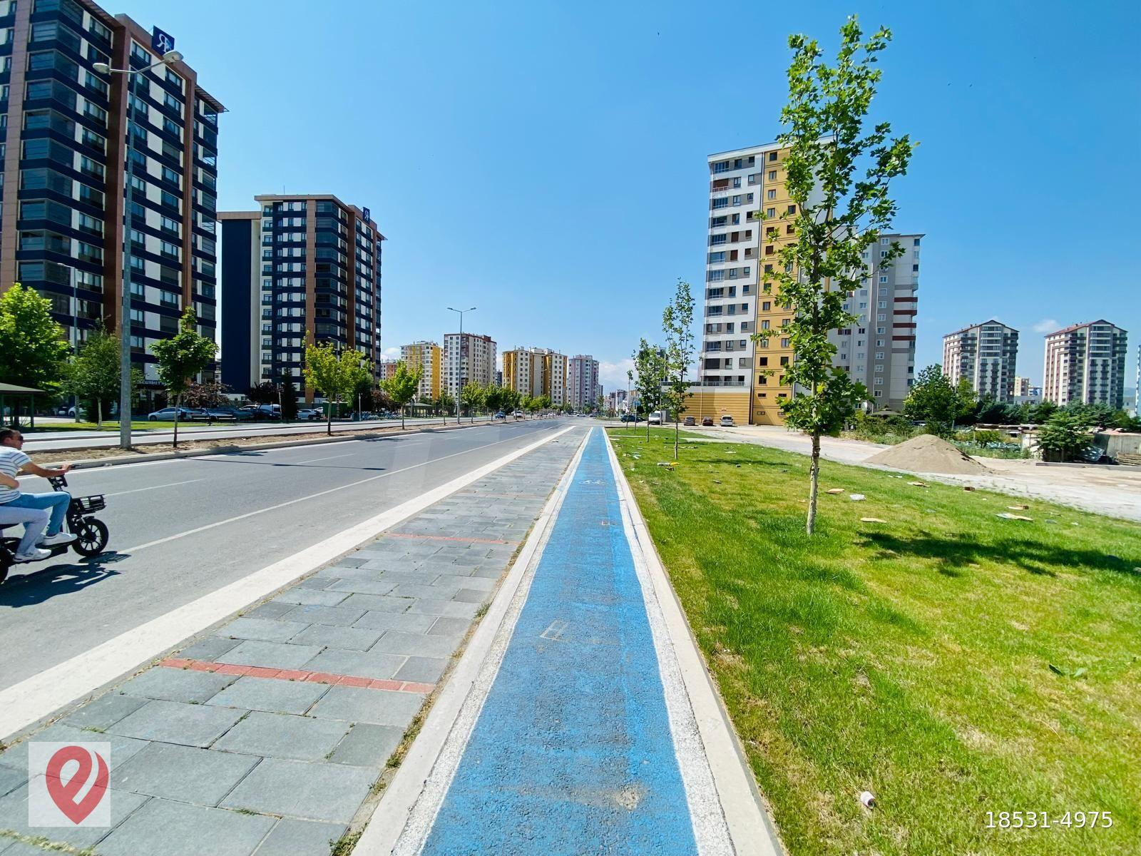 ERCİYES GAYRİMENKUL YAKUT'TA CADDE CEPHELİ 3+1