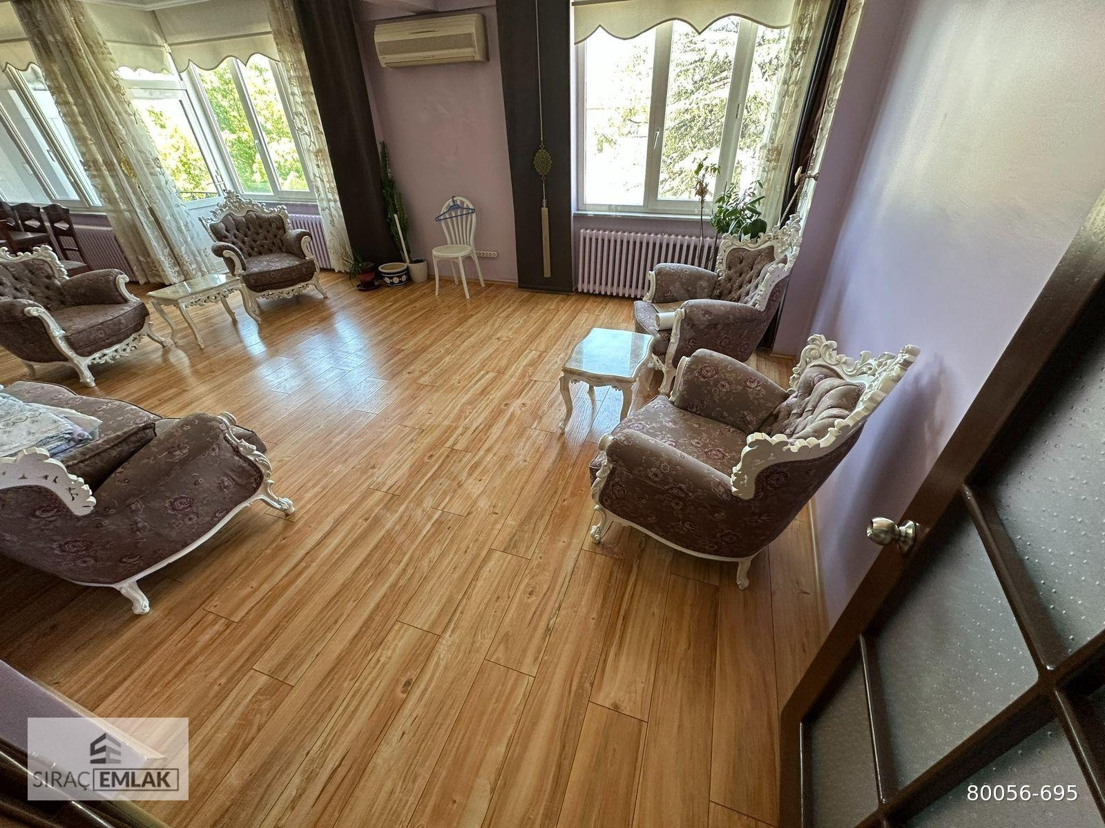 TOPHANE BAYIRI CADDE ÜZERİ ŞOK MARKET YANI İÇİ YAPILI 3+1 DAİRE