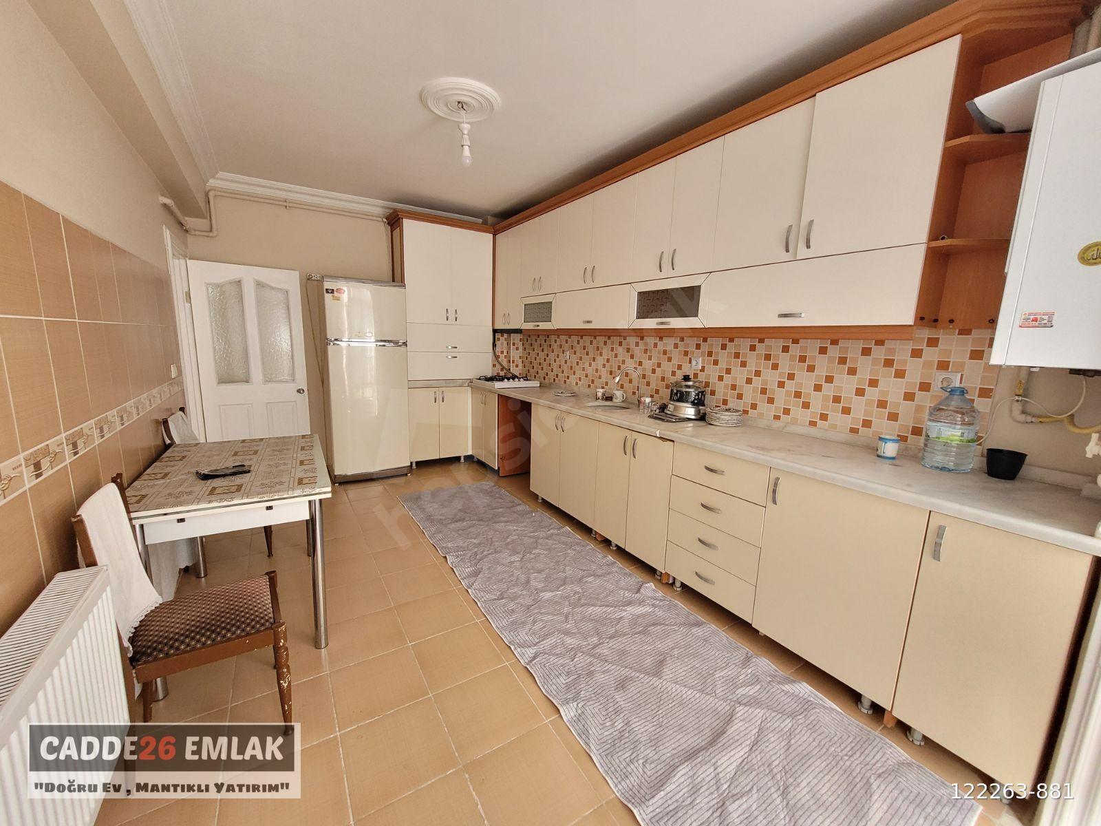 CADDE26 DAN GÖKMEYDAN MAHALLESİNDE ARAKAT SATILIK 3+1 DAİRE