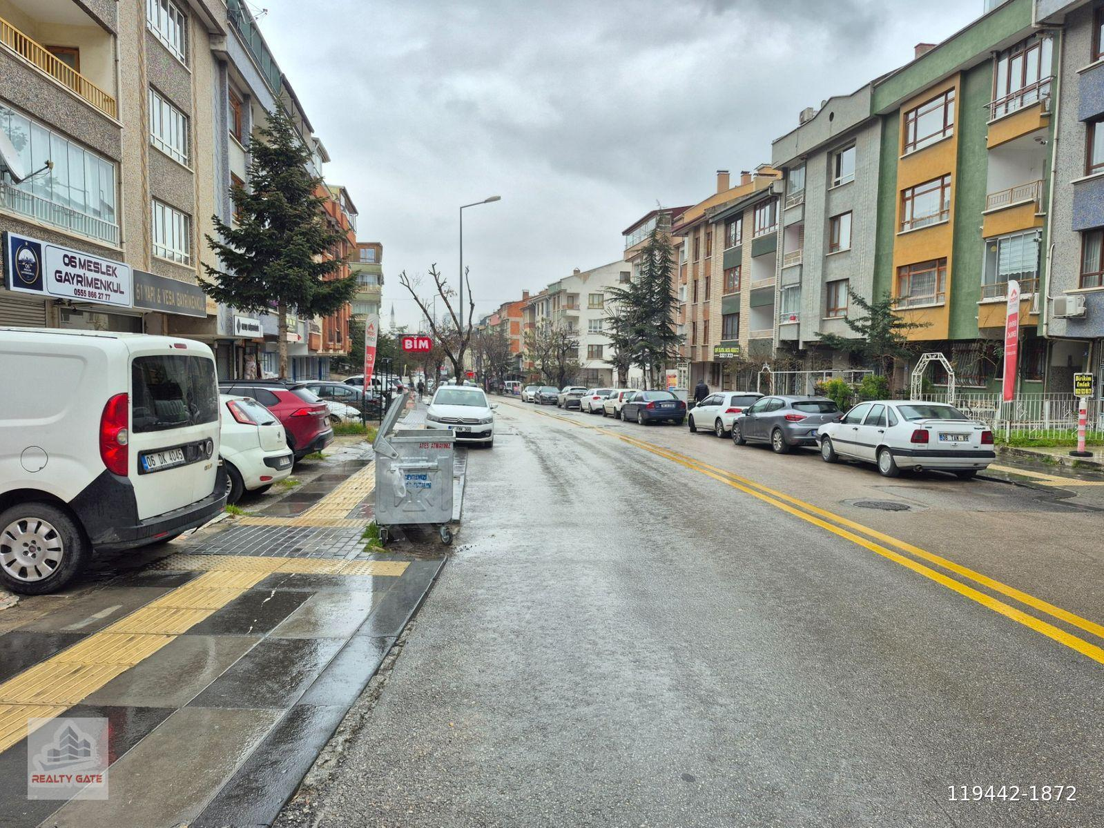 Yenimahalle'de 6+2, 250m² Çatı Dubleksi, Jakuzili, Teraslı 3.KATTA