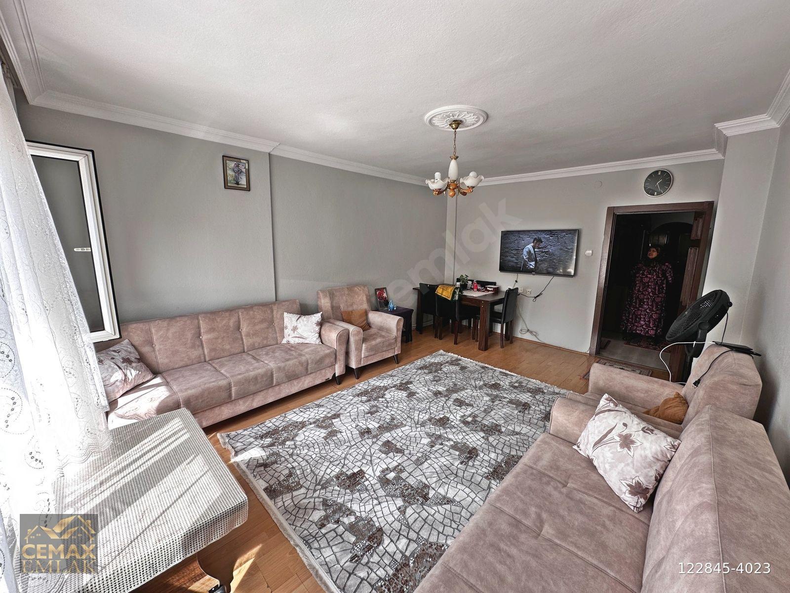 HÜREL DÜZLÜKTE TREN YAKINI KATTA ÖN CEPHEDE 3+1 SATILIK DAİRE