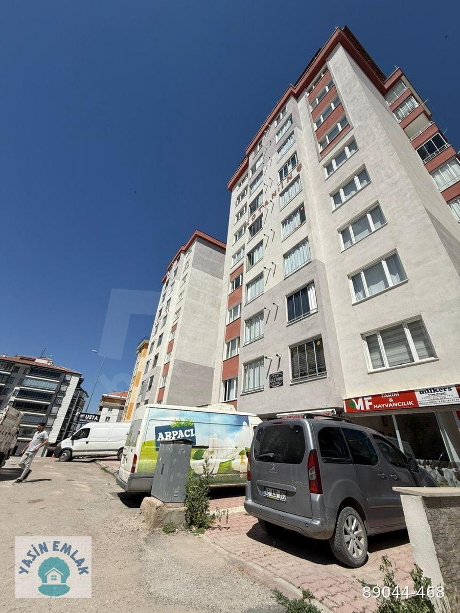 çarşı merkezde dükkan üstü geniş daire