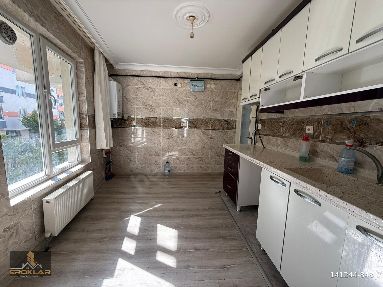 EROKLAR'DAN ŞENGÜLÜM MARKET YAKINI E.BANYO 1.KAT MERKEZİ KONUM 3+1