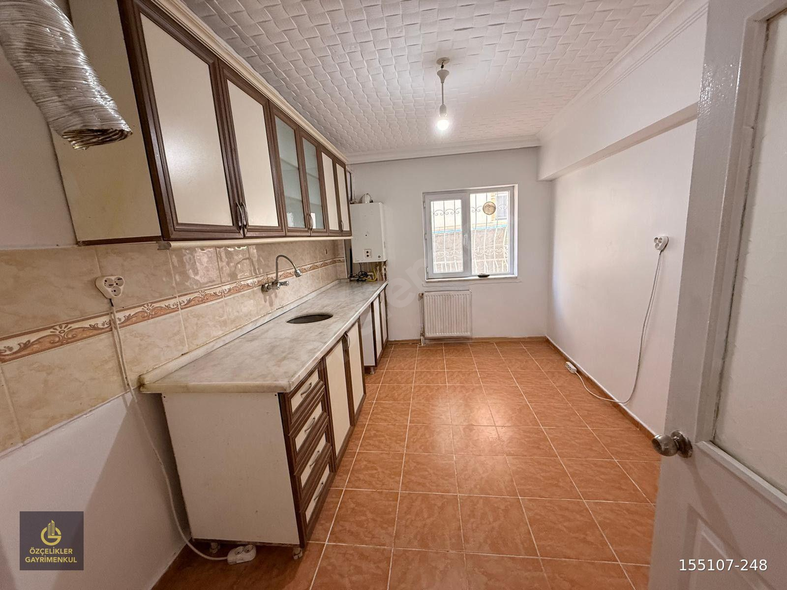 KEÇİÖREN'DE ANA CADDE ÜZERİ OKULLARA YÜRÜME MESAFELİ KİRALIK 2+1 DAİRE .