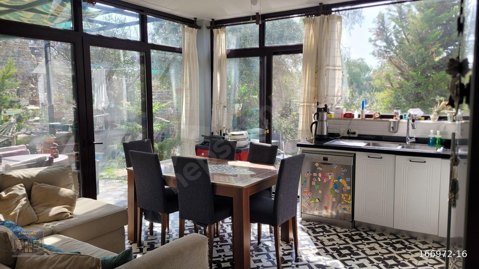 Bodrum Gümüşlük'te Havuzlu Sitede Büyük Bahçeli 3+1- Yatırımlık