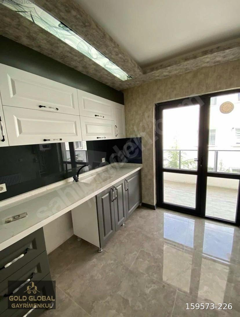BAĞLUM KAFKASLARDA MERKEZİ KONUMDA ARA KAT ACİL SATILIK