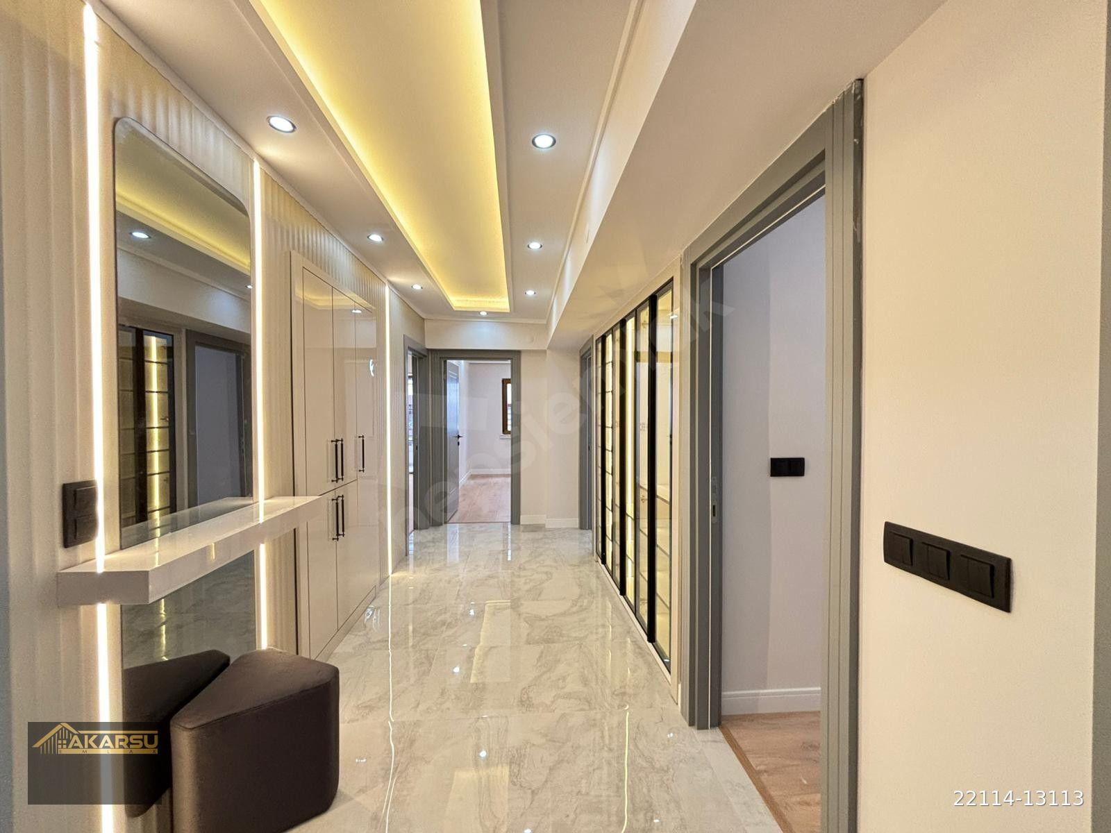 AKARSU EMLAK'TAN SÜPER LÜKS YAPILI ARAKATTA KOMBİLİ ASANSÖRLÜ OTOPARKLI 3+1+2 BANYOLU+GİYİNME ODALI