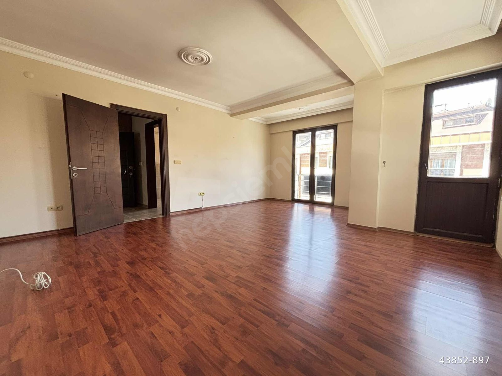 ATAŞEHİR İNÖNÜ`DE 135 M2 3+1 ARA KAT NEZİH APARTMAN DAİRESİ
