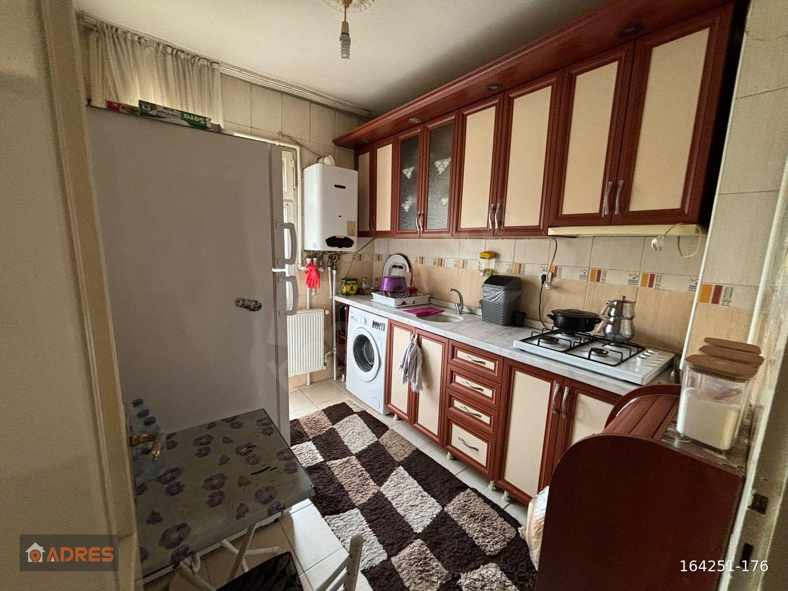 ADRES'DEN LALE TREN İSTASYONU YAKINI ARA KAT MASRAFSIZ 3+1 DAİRE