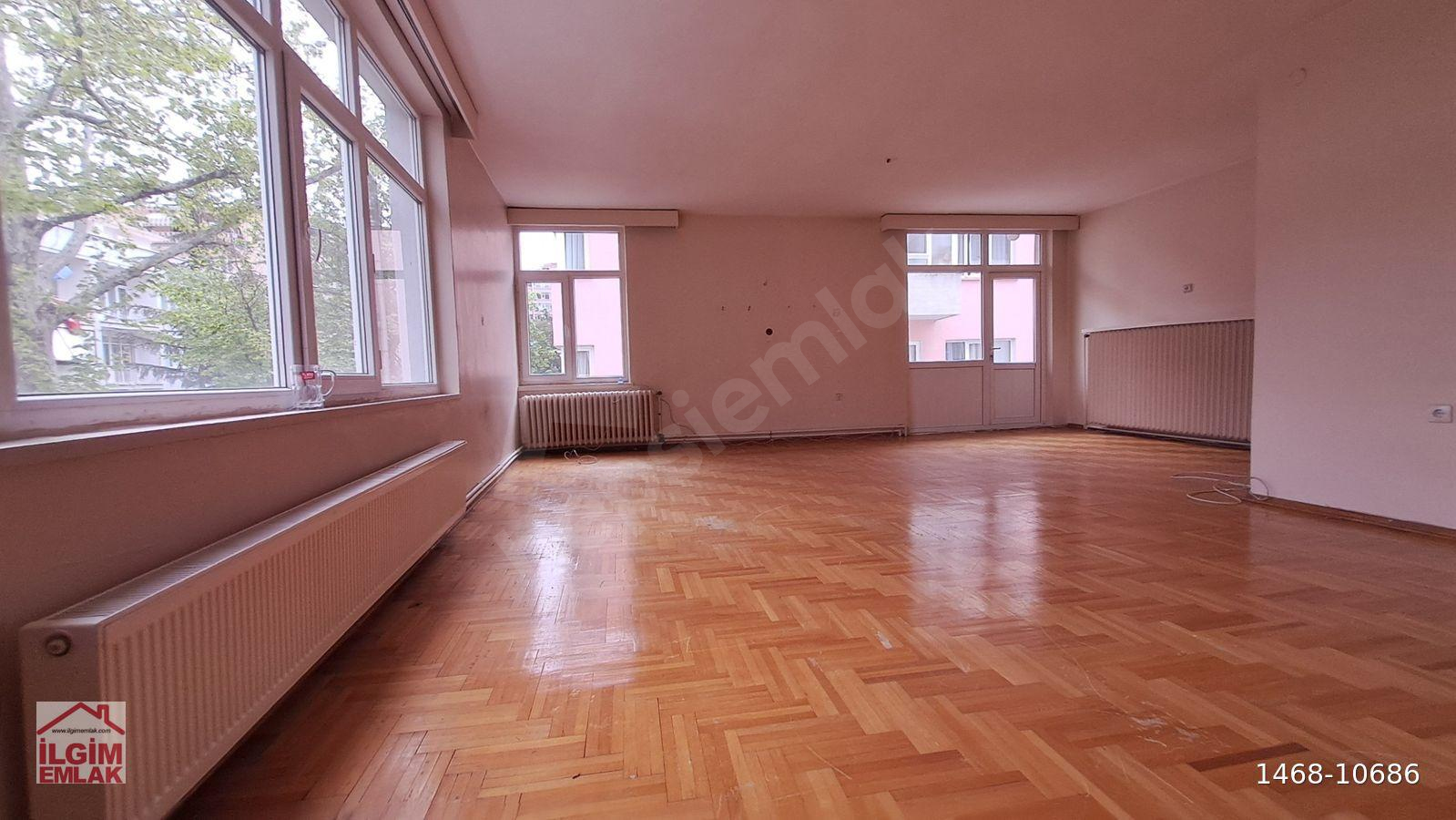 ÇANKAYA NİLGÜN SOKAK'TA ÜST KAT 3+1 KOMBİLİ OTOPARKLI KİRALIK DAİRE