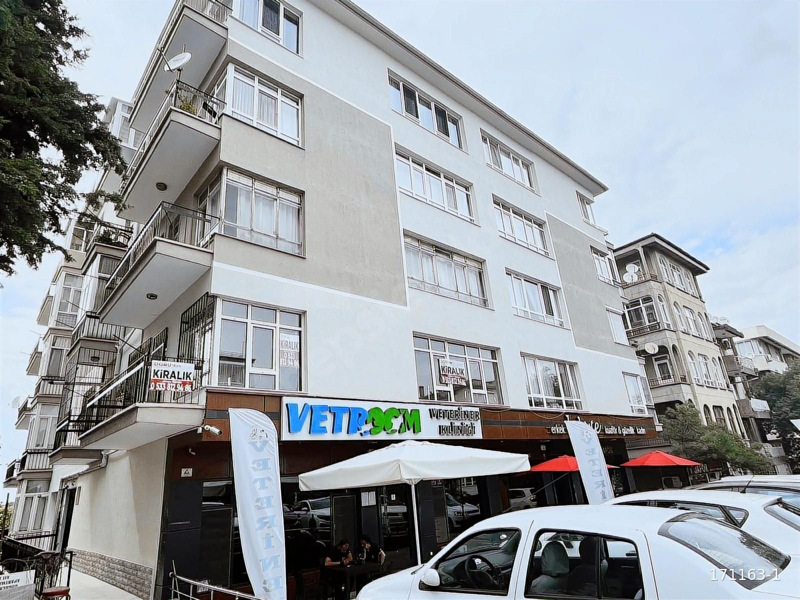 AYRANCI'DA HOŞDERE CADDESİ ÜZERİNDE BAKIMLI, ÖN CEPHE,ARAKAT 3+1