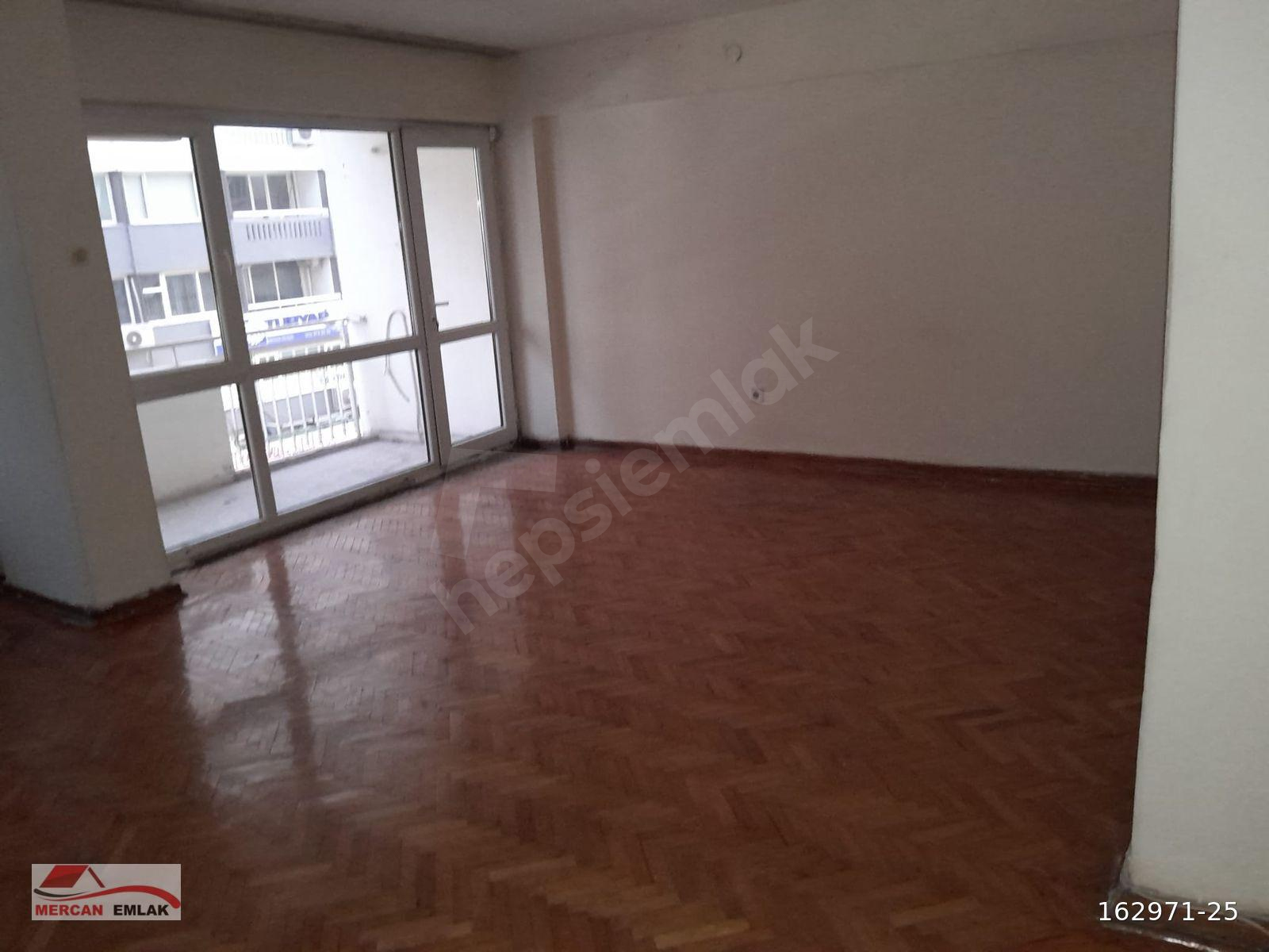 Bornova merkezde kıralık daire üç artı bir