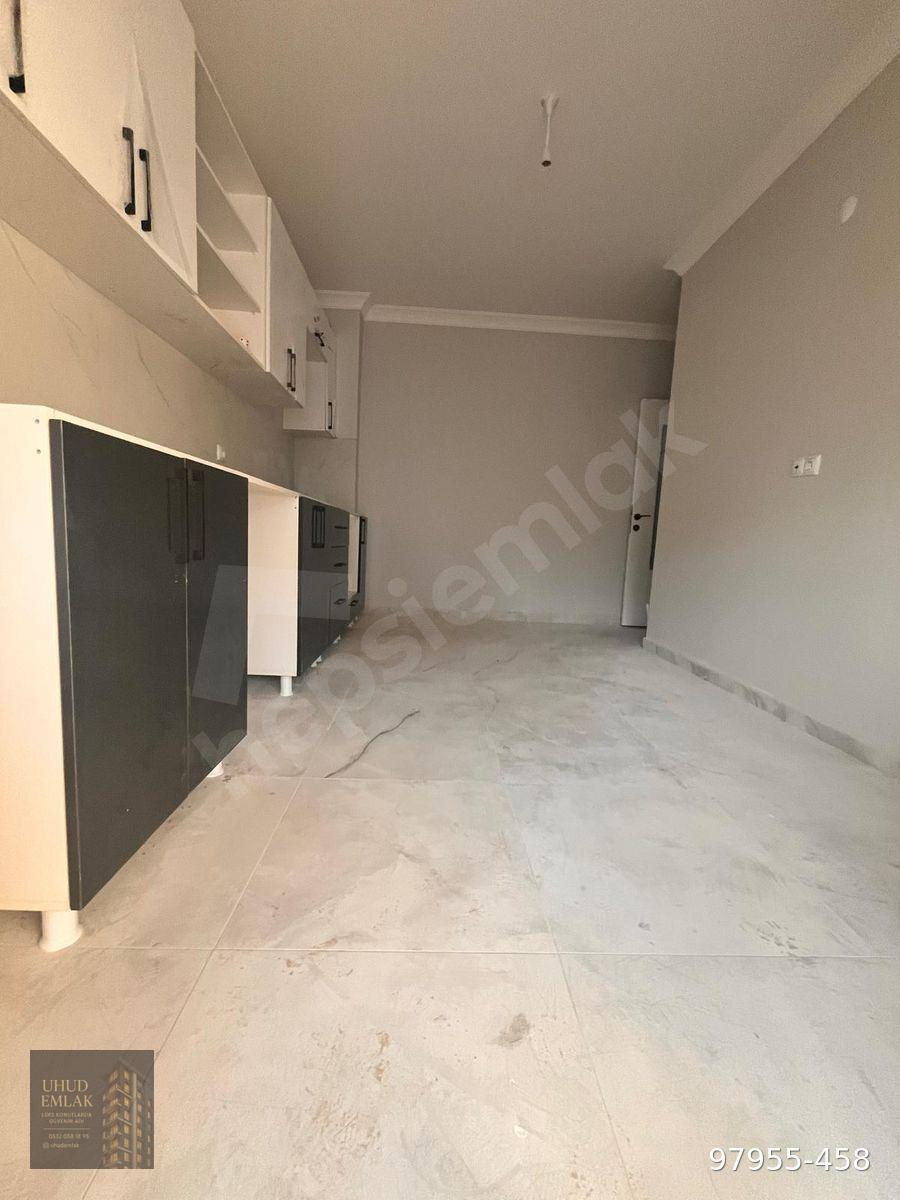 FERUDUNÇELİK CADDE ÜSTÜ ÖNCEPE 3/1 SATILIK İSKANLI DAİRE 3 KAT