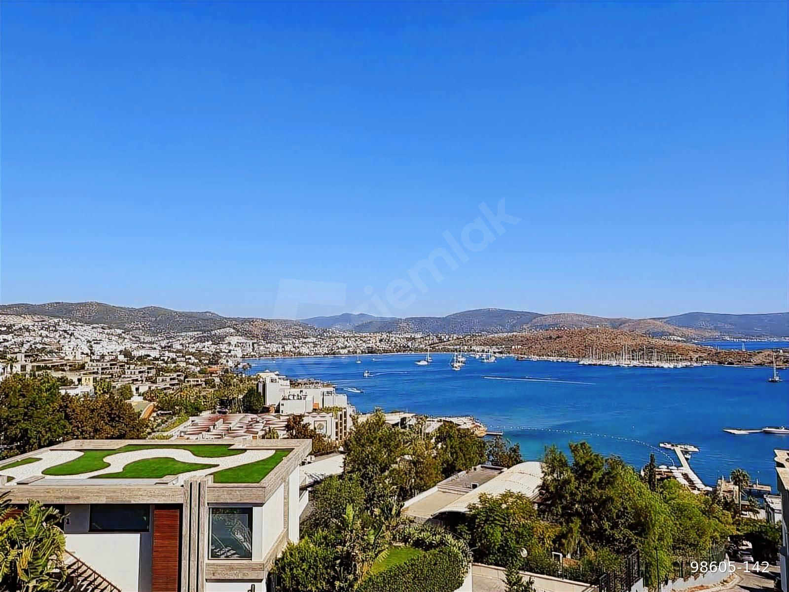 Denize Sıfır Site İçerisinde Sezonluk Kiralık 4+1 Eşyalı Daire