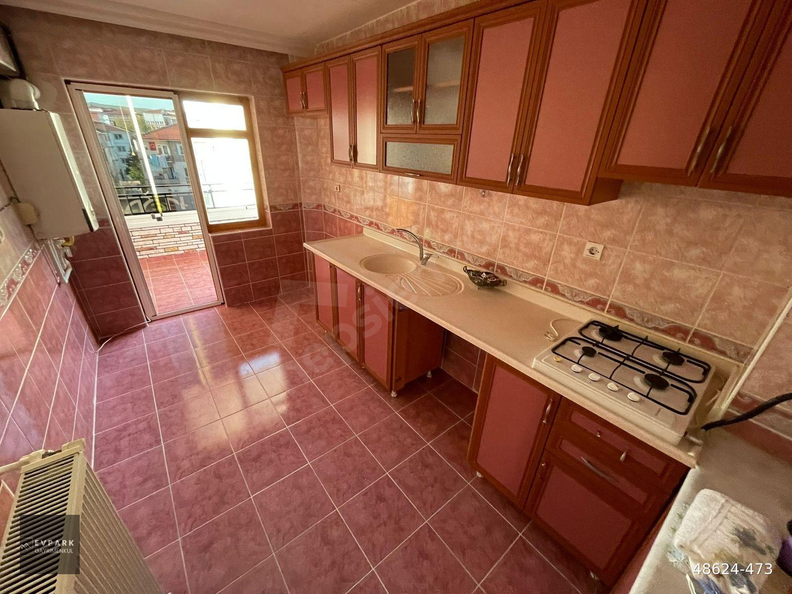 AKŞEMSETTİN MH ASANSÖRLÜ KATTA 3+1 GENİŞ m2 ÇİFT BALKON DAİRE