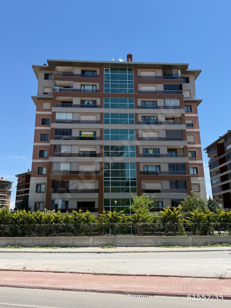 YEŞİLBAHÇE'DE ARAKAT YOLA CEPHE FULL YAPILI 4+1 AKILLI LÜX DAİRE