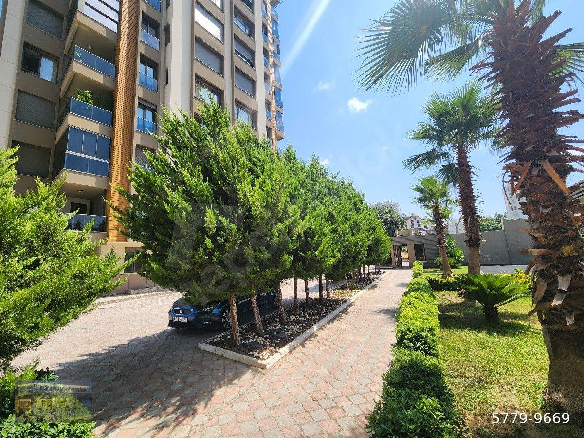 MEYDANKAVAĞINDA ULTRLÜX SİTEDE KATDA 4+1 DAİRE
