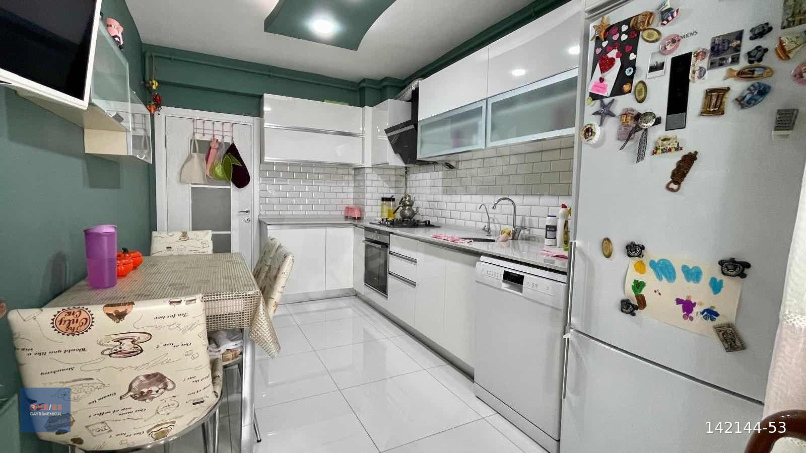 RE/ES'DEN KAFKAS CADDESİ YAKINI 3+1 İÇİ ÖZEL YAPIM FIRSAT DAİRE