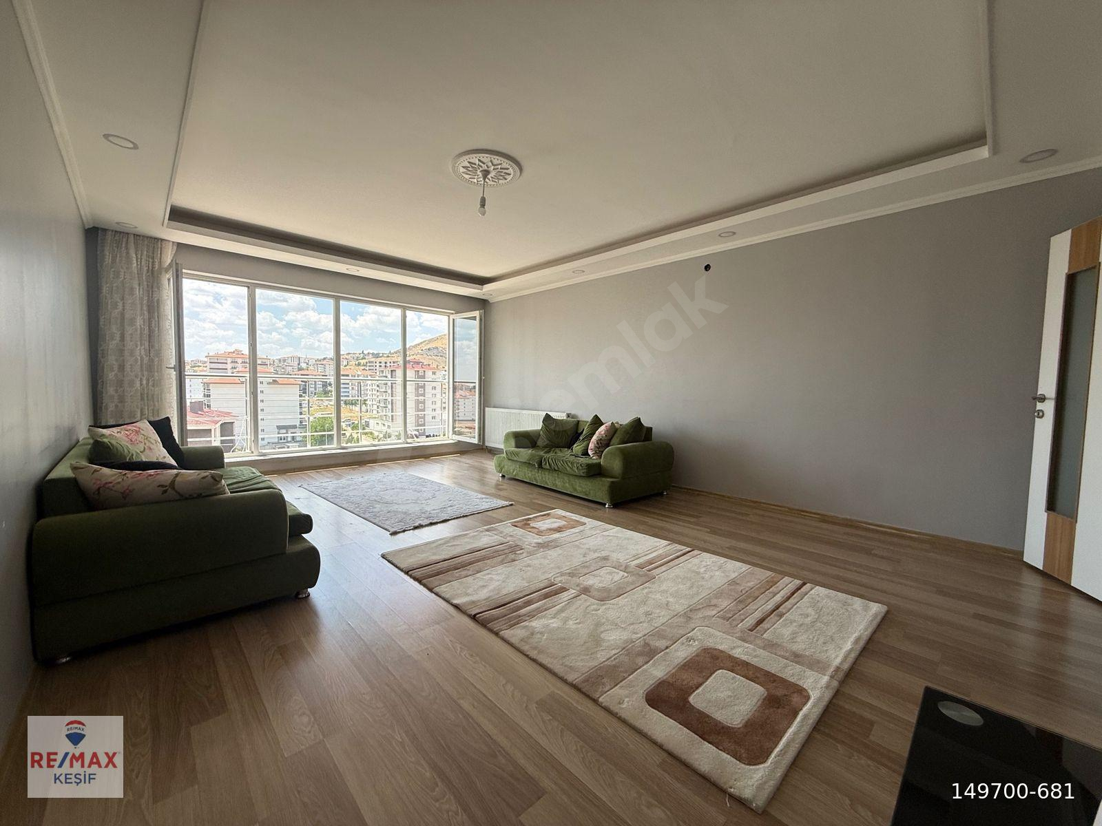 SATILIK YAKACIK 3+1 EBEVEYN BANYOLU KAPALI TERAS BALKONLU DAİRE