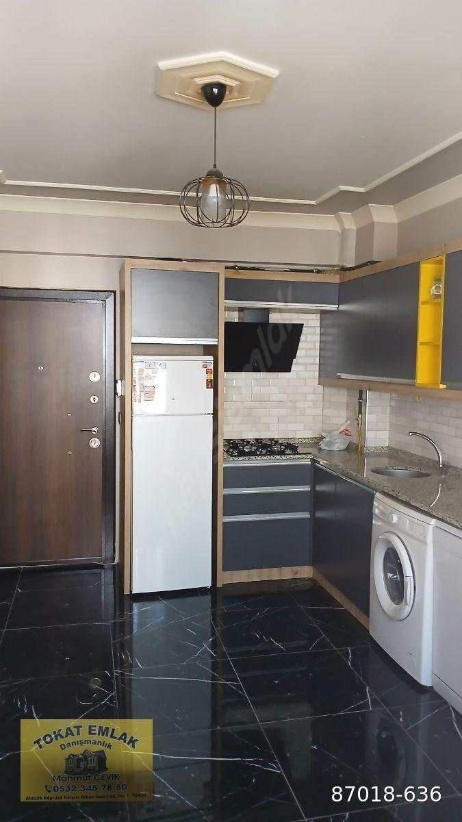 TOKAT EMLAKTAN ŞEHİR MERKEZİNDE KİRALIK EŞYALI 1+1 DAİRE