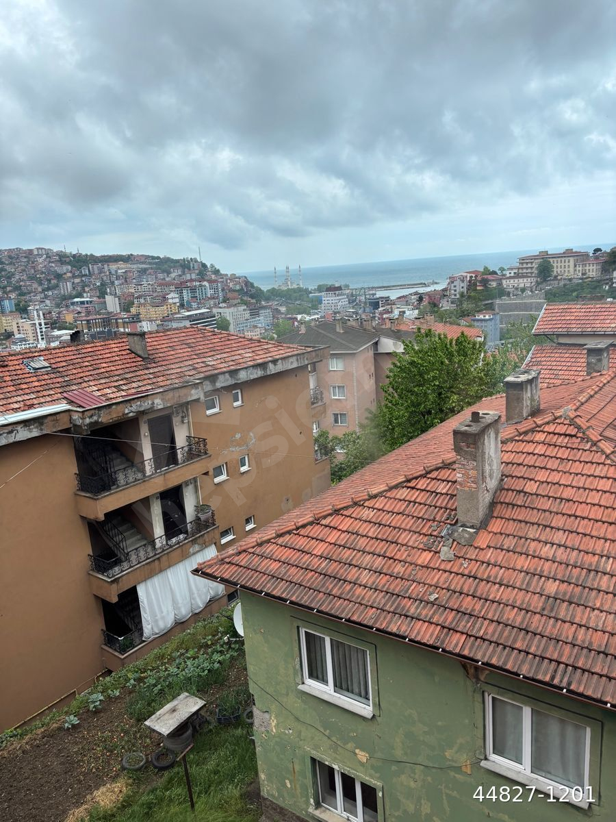 ZONGULDAK KARAELMAS mah.de İLGONEMLAKtan 2+1 BAKIMLI SOBALI DAİRE