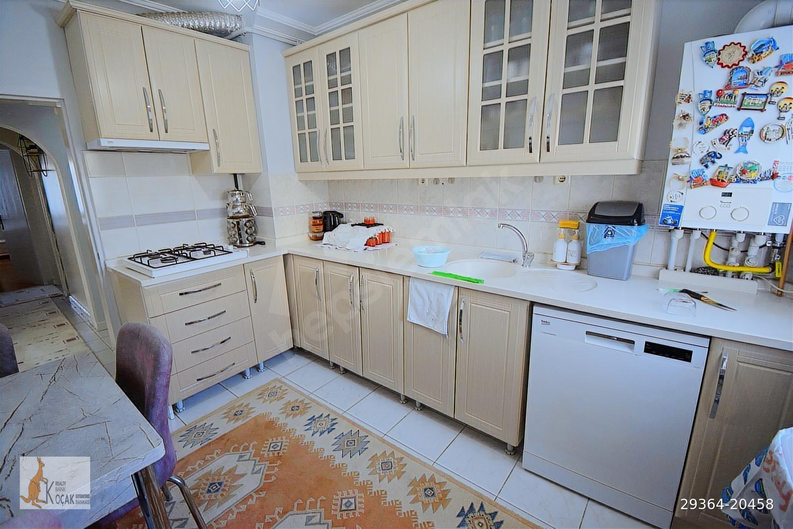 Cadde Üzeri Site İçerisinde, Geniş Balkonlu Bakımlı 3+1