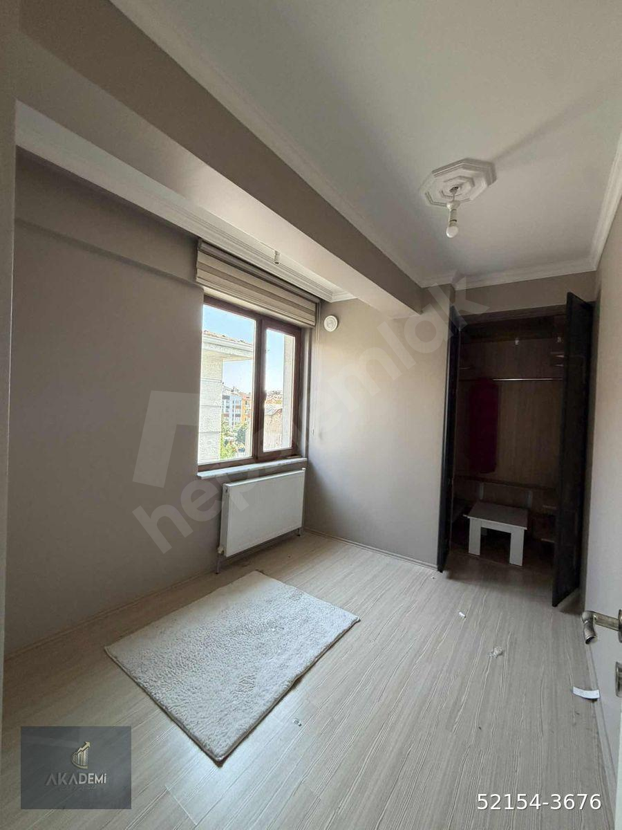 AKADEMİ'DEN CADDE YAKINI AYRI MUTFAKLI ÇİFT CEPHE EŞYASIZ 1+1