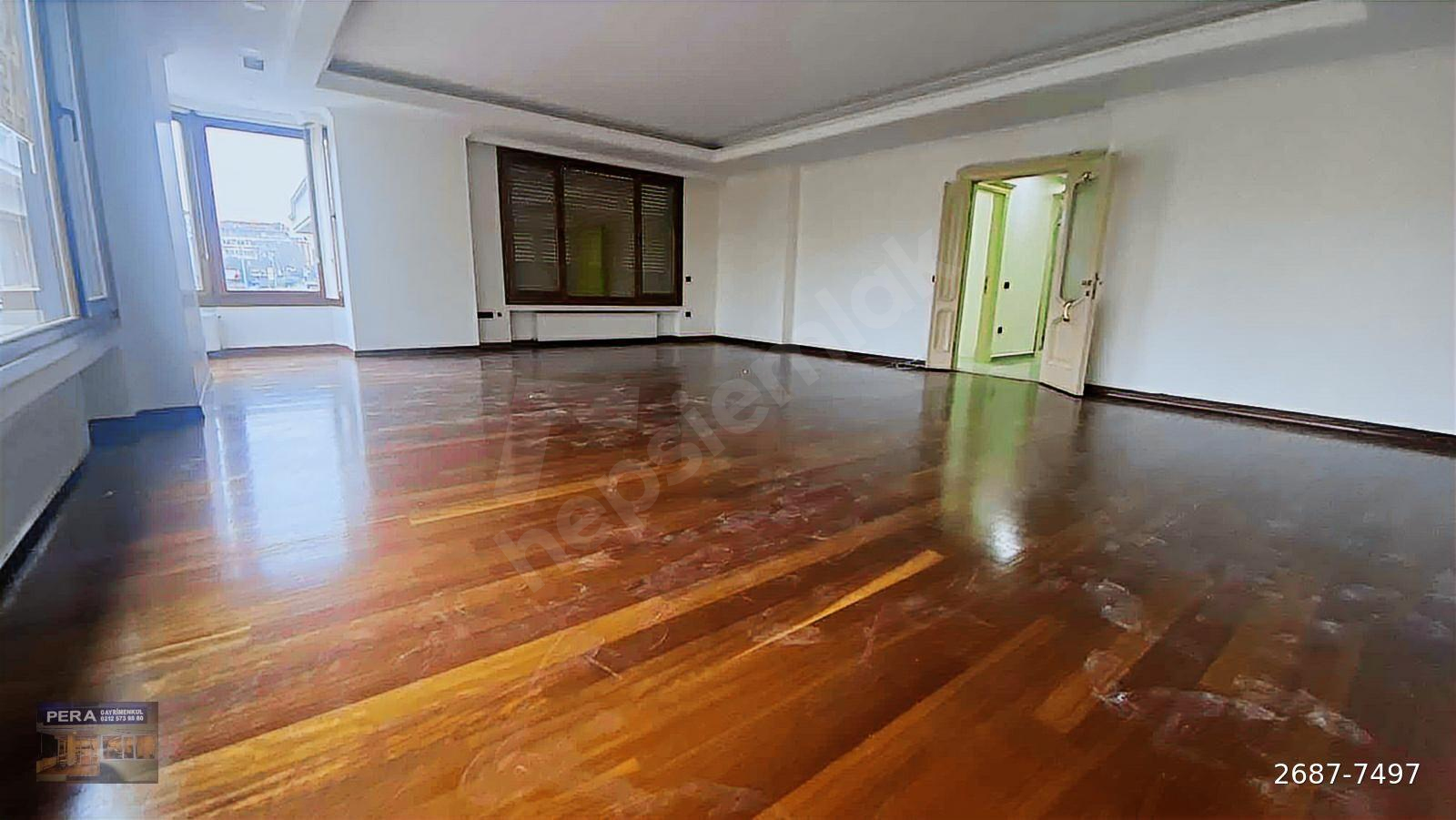 PERA EMLAK'DAN CADDE ÜZERİ ORMAN MANZARALI 4+1 220 M2 ARA KAT