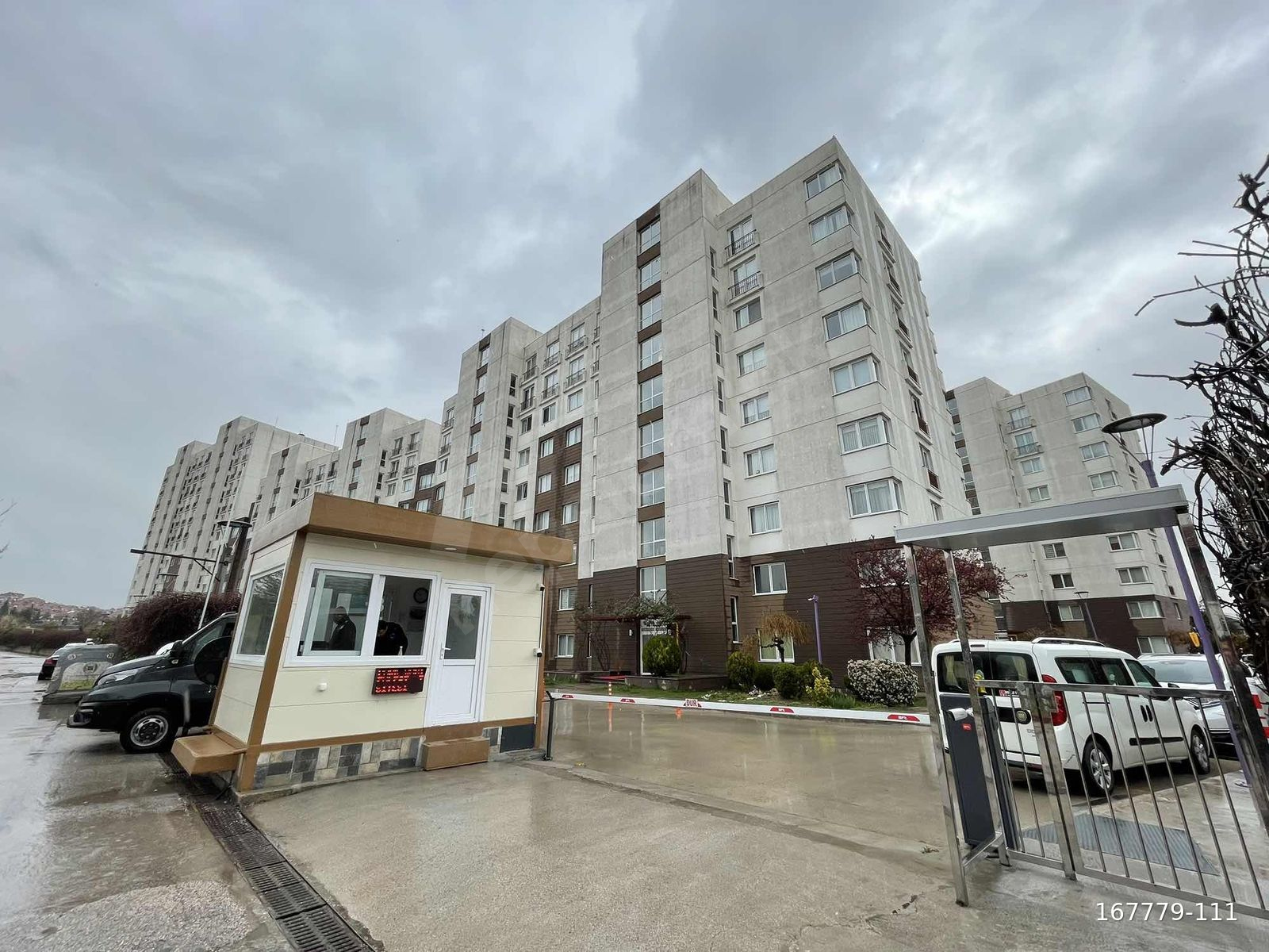 VELÜX AVM'YE YÜRÜME MESAFESİNDE SİTEDE SATILIK 3+1 DAİRE