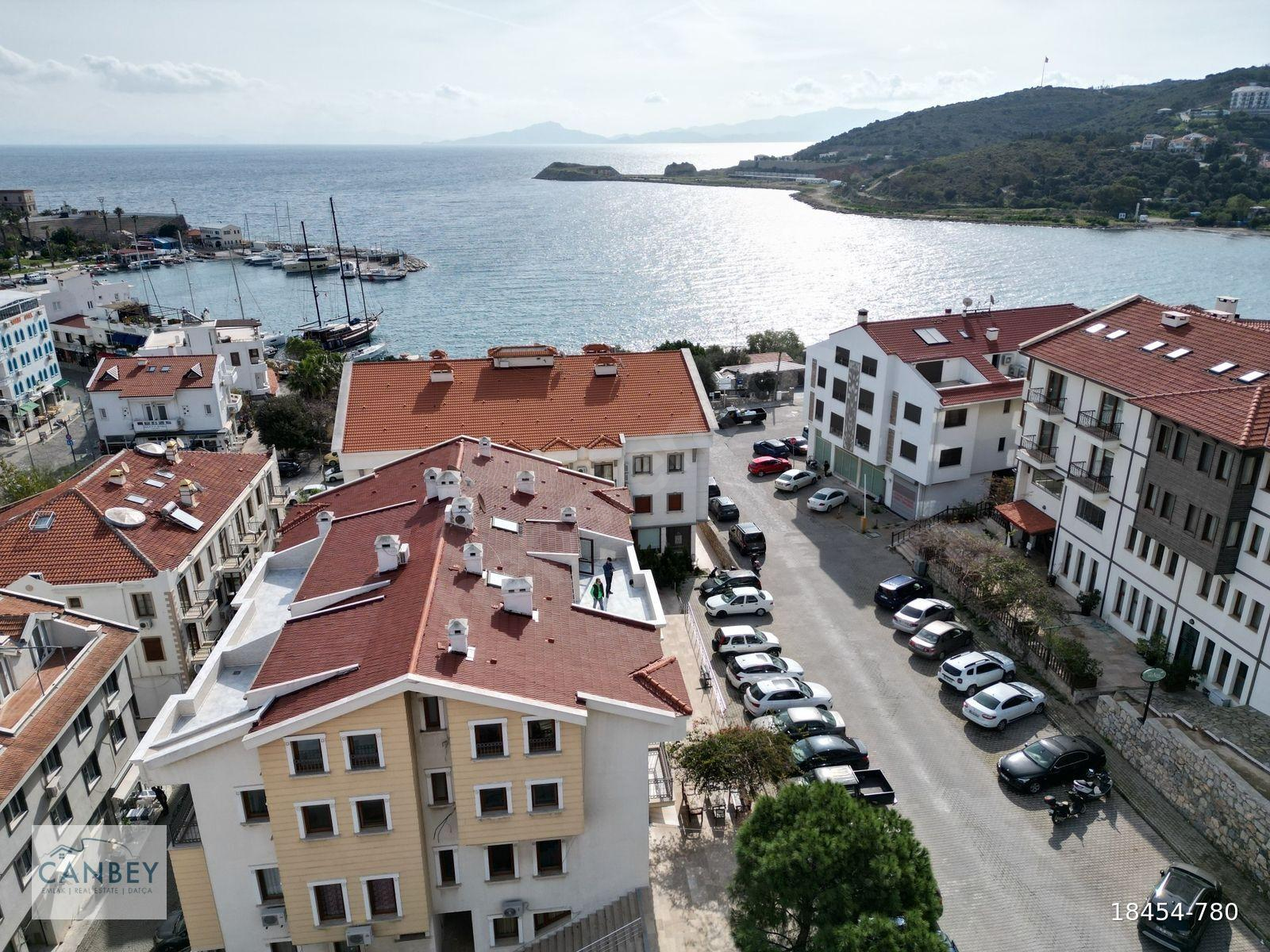 Datça merkez liman mevkiinde ayrı mutfaklı/antreli geniş daire