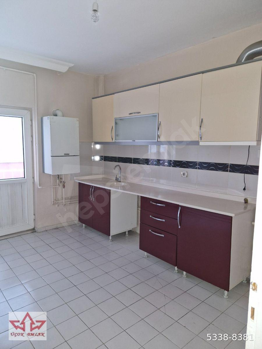 CEVİZLİDEREDE SATILIK DAİRE 3+1 1.KAT GÜNEY BATI CEPHE GÜNAYDIN FIRINI YAKINI VESTİYERLİ