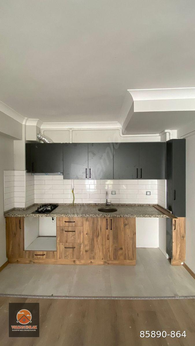 BANDIRMA VOLKAN EMLAK'TAN 17 EYLÜL MH.ATATÜRK CAD. ÜZERİNDE SATILIK ARAKAT 1+1 DAİRE