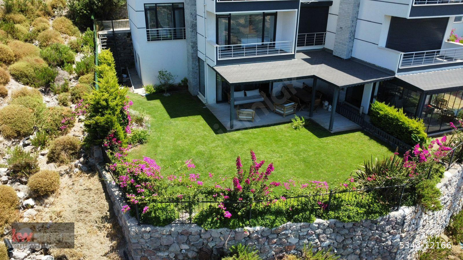 Plajlı ve Güvenlikli Bağla İdealtown Sitesinde 300 m² Bahçeli 4+1 Köşe Dubleks Daire