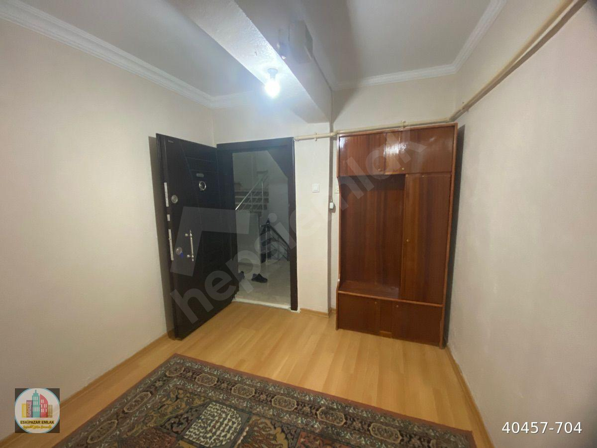 ESKİPAZAR İNÖNÜ CADDESİ ÇARŞI MERKEZİNDE KOMBİLİ KİRALIK DAİRE