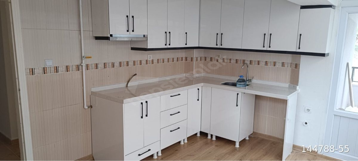 AHİ ELVAN CADDESİ YAKINI KATTA 2+1 DAİRE