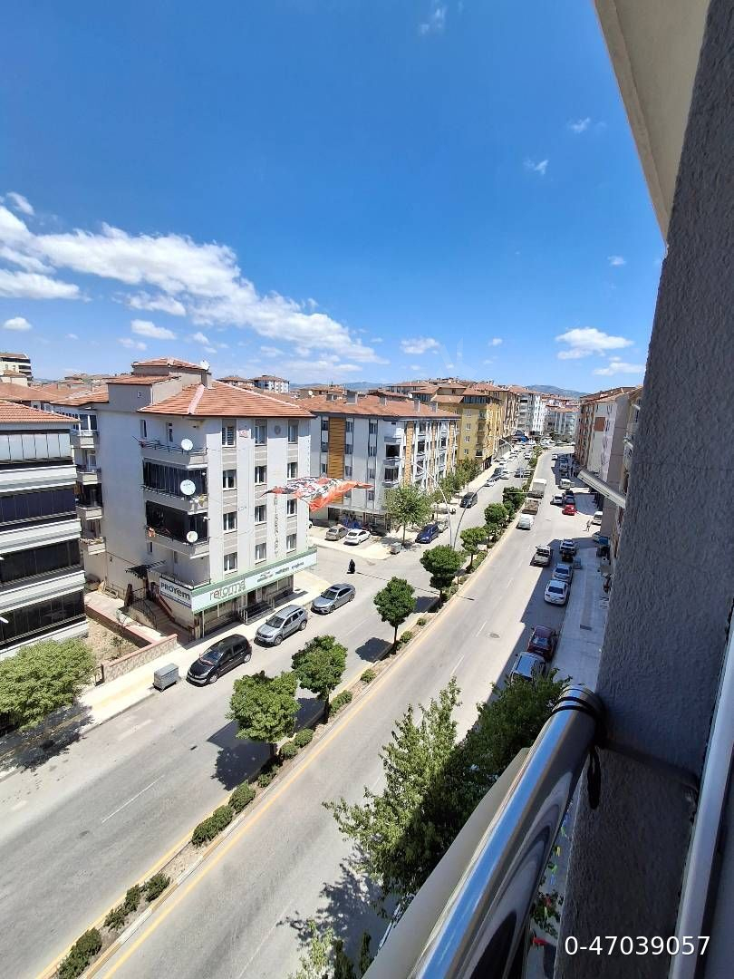 ÇİFTLİK CADDESİ Üzerinde, SAHİBİNDEN 3+1, 130 m² En Üst Kat