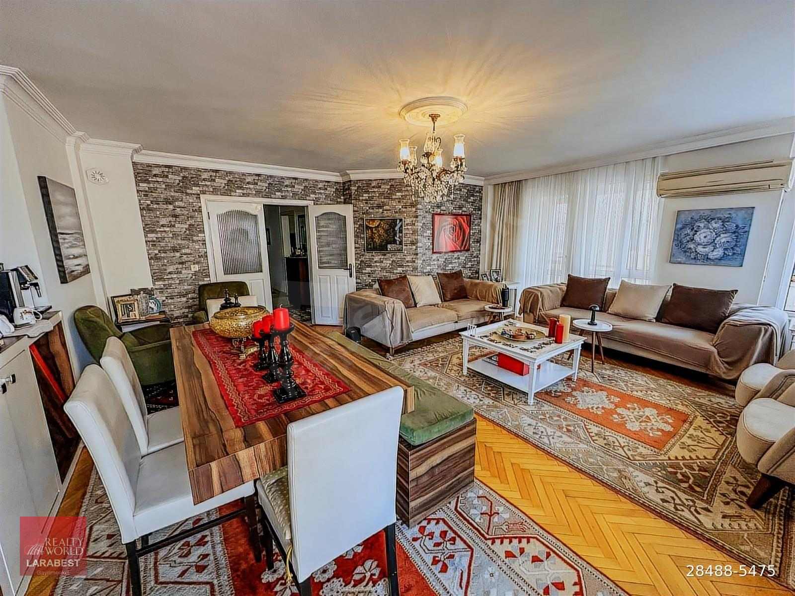 Yeşilbahcede 3+1 160m2 satılık daire