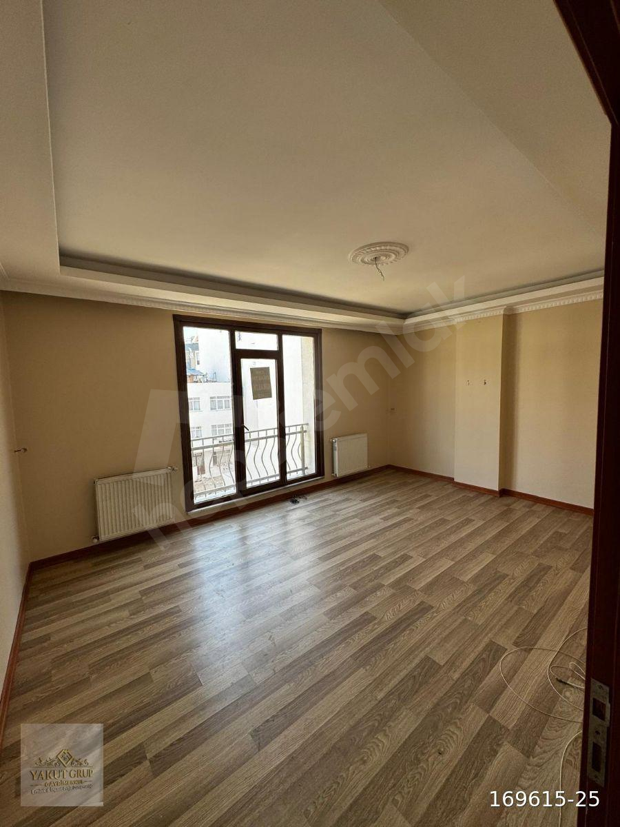 ANADOLU MAHALLESİ MERKEZİ KONUMDA SATILIK 1.KAT 8 YILLIK DAİRE