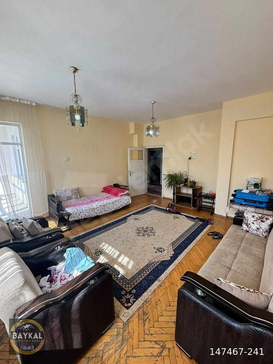 BAYKAL'DAN HAVAALANI YOLU YENİMAHALLE'DE CADDE ÜZERİ 3+1 DAİRE