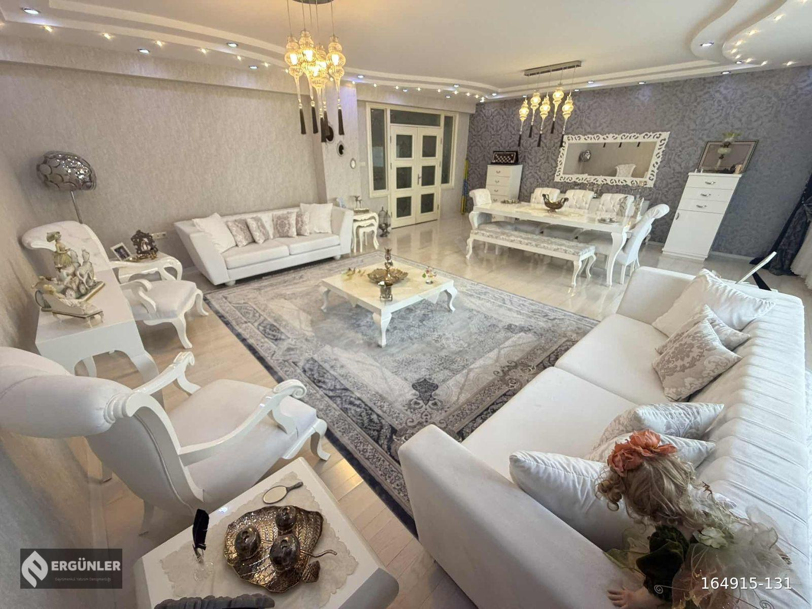 BATIKENTTE EMSALİ ZOR BULUNAN 300 M² NET 4+1!