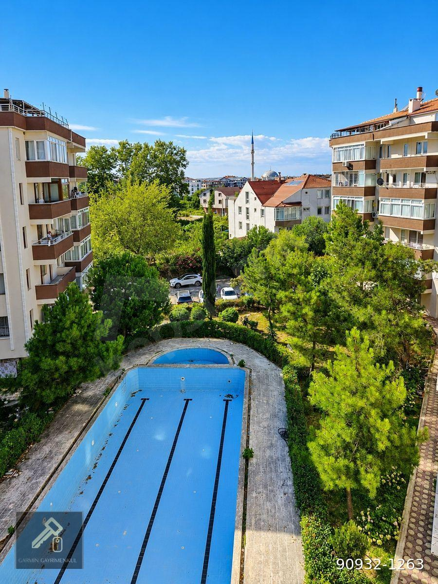 GARMİNDEN ÇINARCIK KARPUZDERE MEVKİNDE SİTE İÇERİSİNDE DOĞA MANZALARI HAVUZLU 4KAT DAİRE SATILIKTIR